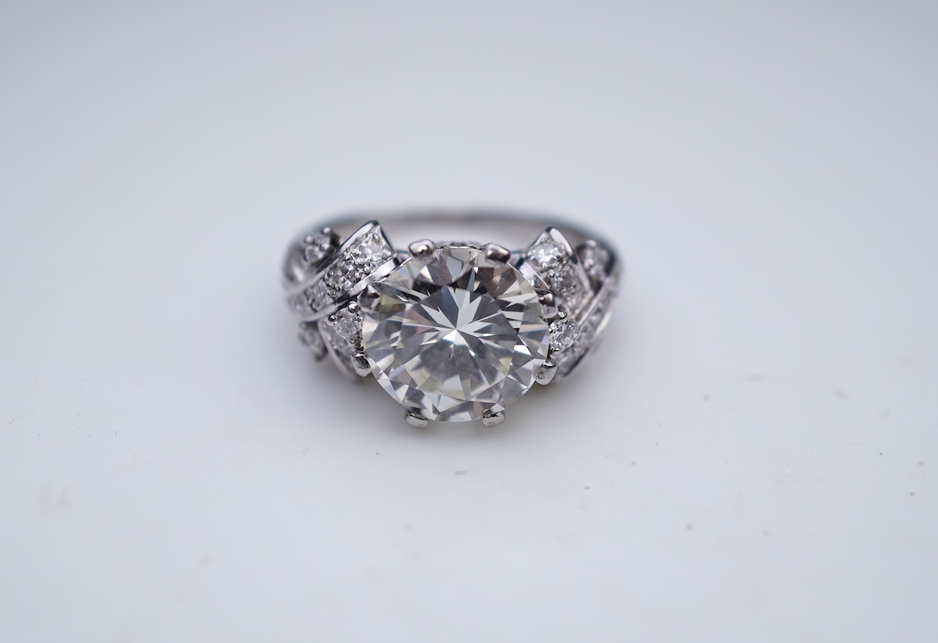 A diamond ring, mid 20th century